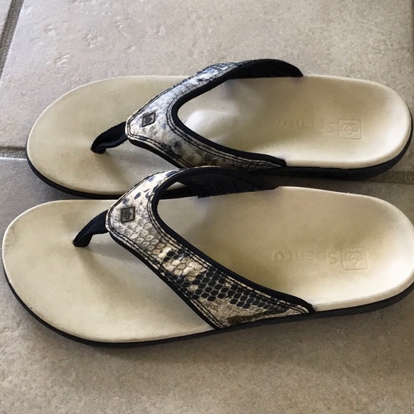 spenco Shoes - Spenco  flip flops w/ arch support